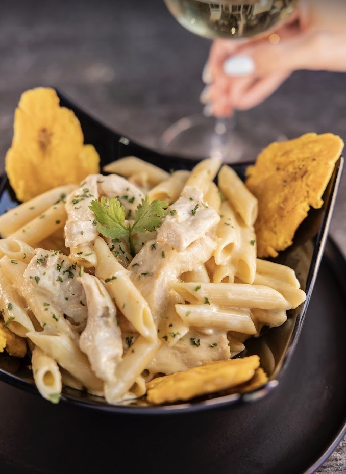 Penne Alfredo de Pollo · Chicken Alfredo Penne